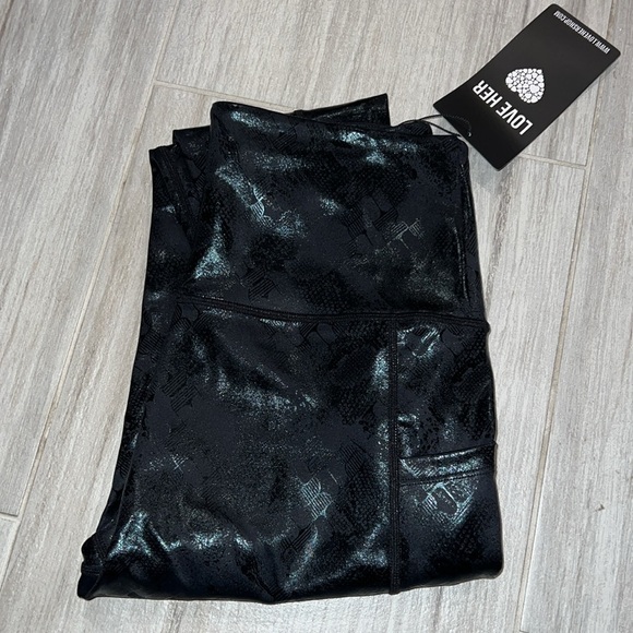 Black printed faux leather 7/8 leggings workout casual high compression medium - Picture 1 of 12